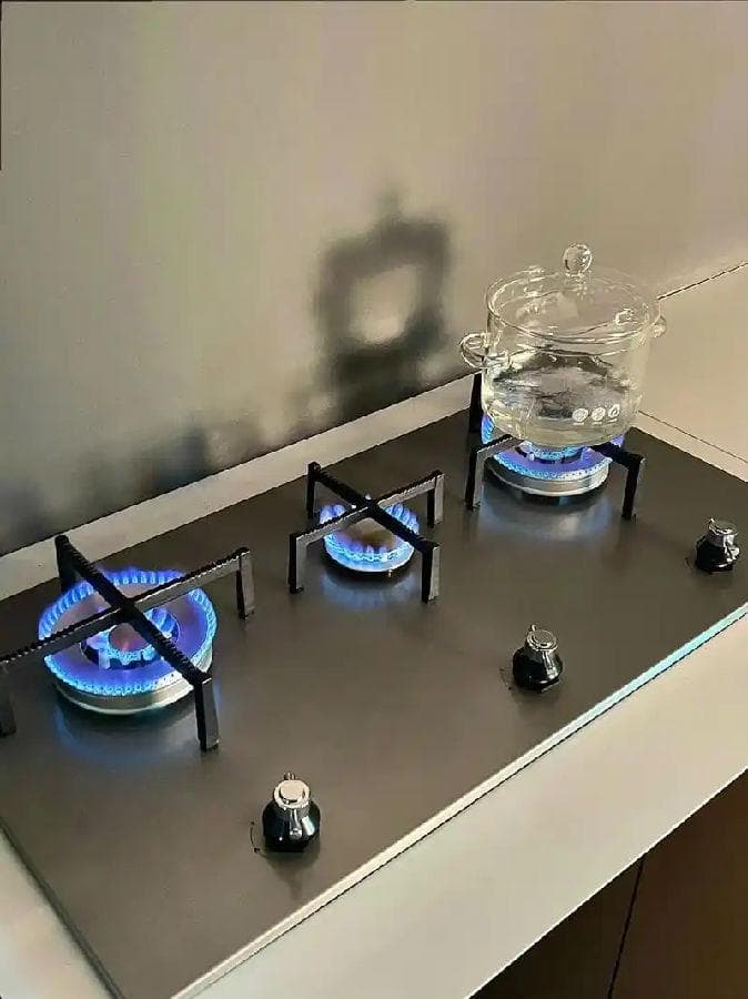 燃气灶能打火但点不燃？10个常见故障原因及解决方法
