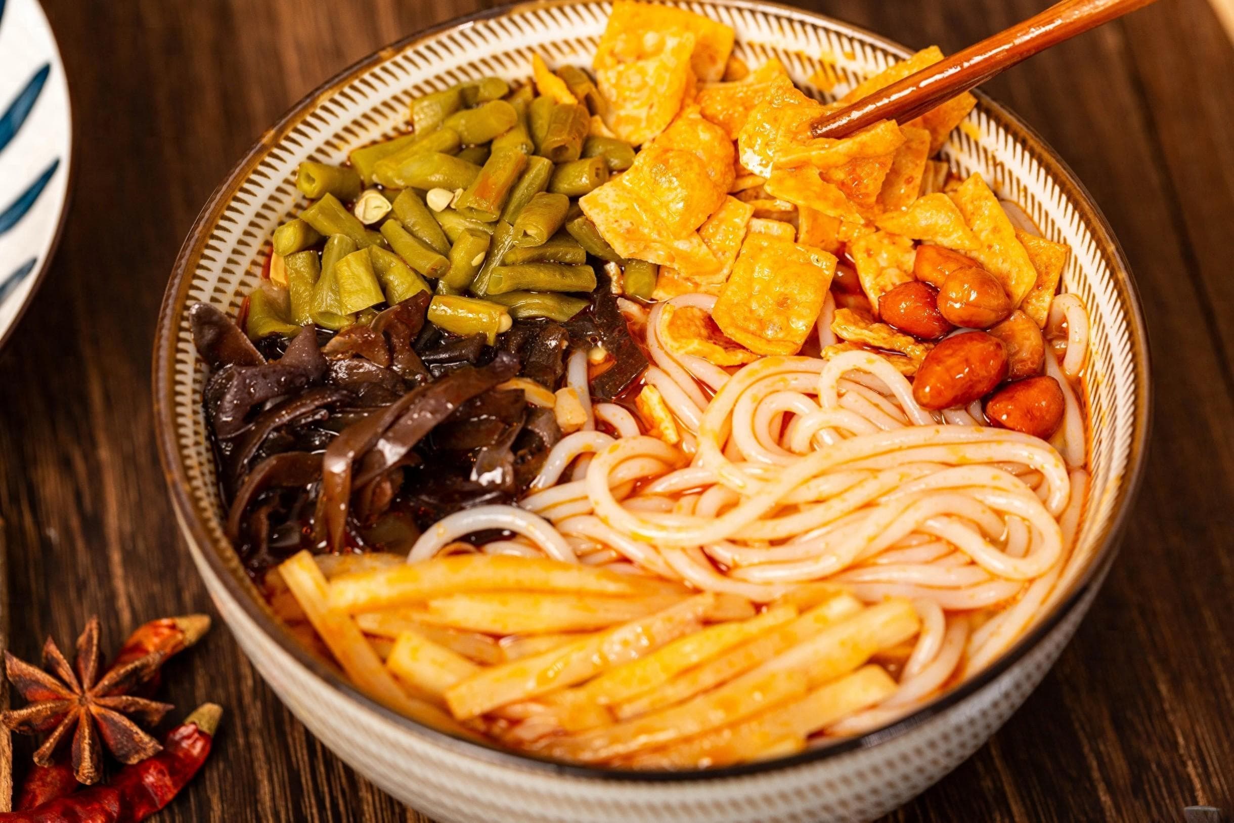 盘点广西人最爱的酸味美食，跟着本地人一起品尝正宗桂味