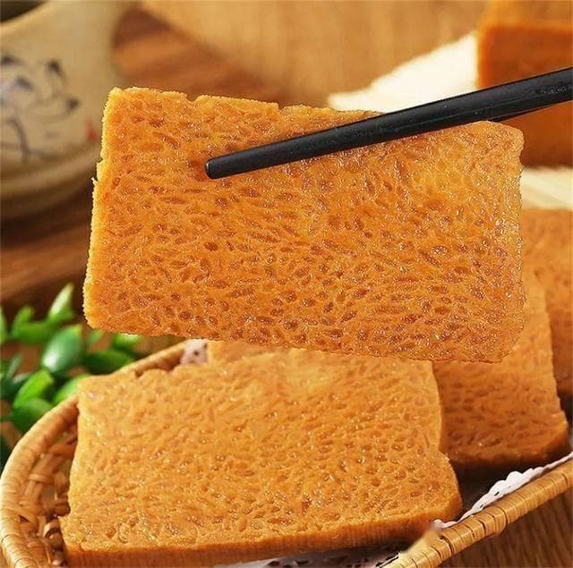 贵州美食特产：纯手工雕琢的黄糕粑，软糯香甜，一口上瘾