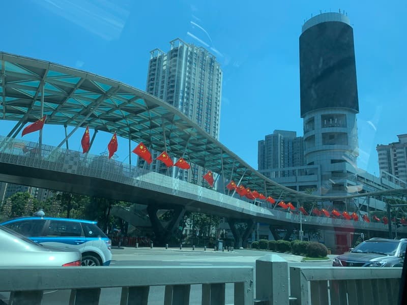 小区车辆被刮，物业有责任吗？