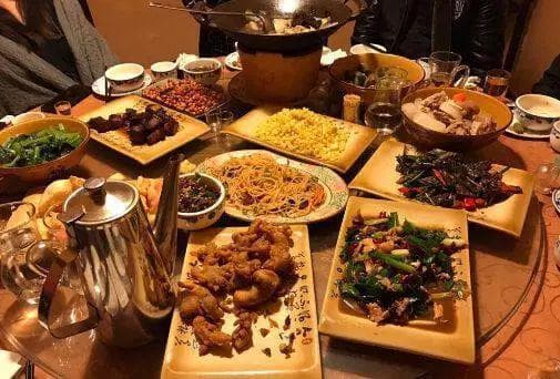 云南各地杀猪饭大PK，你最爱吃哪里的？