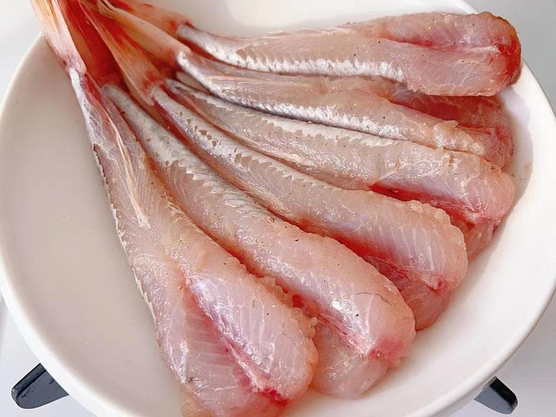 红娘子鱼炖青菜粉条豆腐：无油低脂的营养汤品