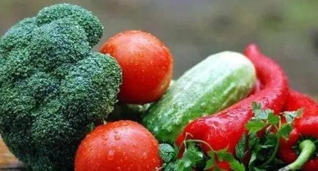 建议脾胃不好的人多吃这6种食物，增加肠道蠕动，促进排便