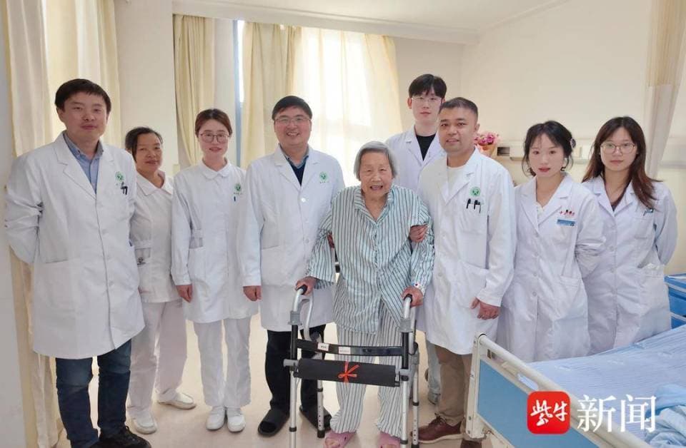 多病缠身还装着心脏起搏器，103岁老人髋部骨折还能手术？