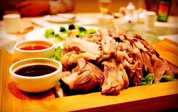全羊宴：内蒙古传统美食的制作工艺与文化内涵