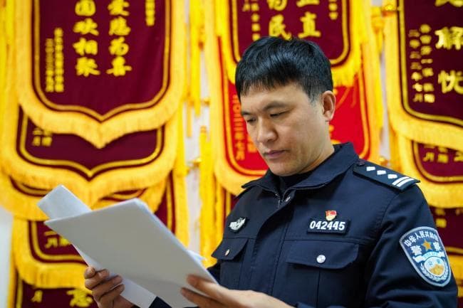 义务寻亲16年 浙江嵊州这位民警获“浙江省劳动模范”称号