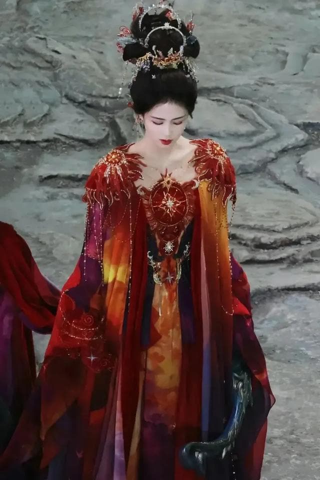 白月梵星仙侠剧热播，白鹿敖瑞鹏惊艳情侣装细节满满