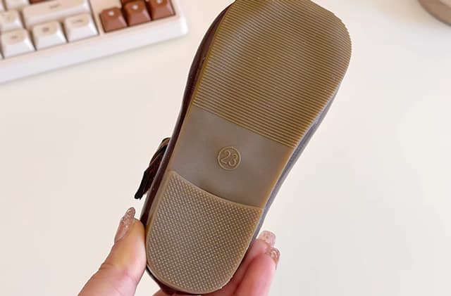 儿童皮鞋买小了挤脚怎么办 小孩皮鞋大了怎么办