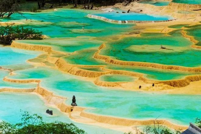 四川黄龙旅游攻略，人间瑶池，邂逅五彩池畔的绝美风光