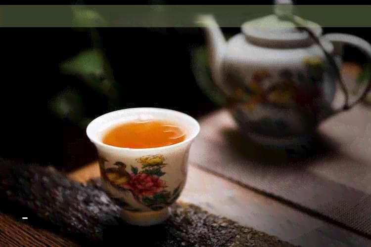 沏茶与泡茶的方向：它们的意义和区别解析