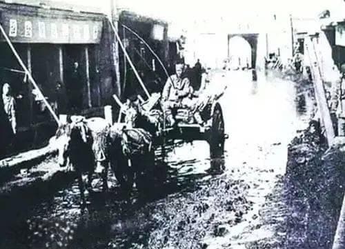 从刀郎歌词“停靠在八楼的2路汽车”话说乌鲁木齐公交发展