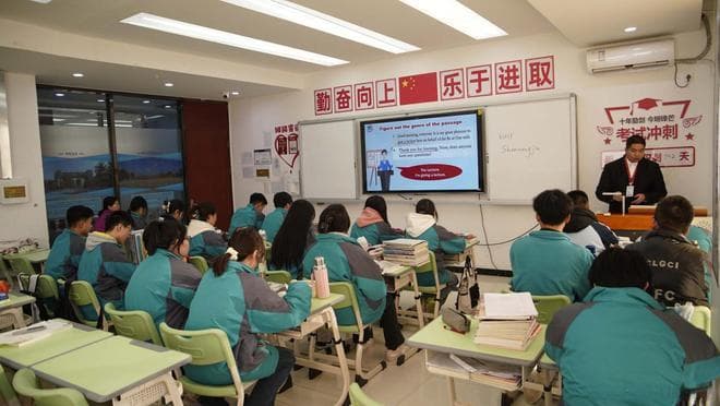单招是什么意思？高三走单招好还是高考好？女生报单招什么专业好？