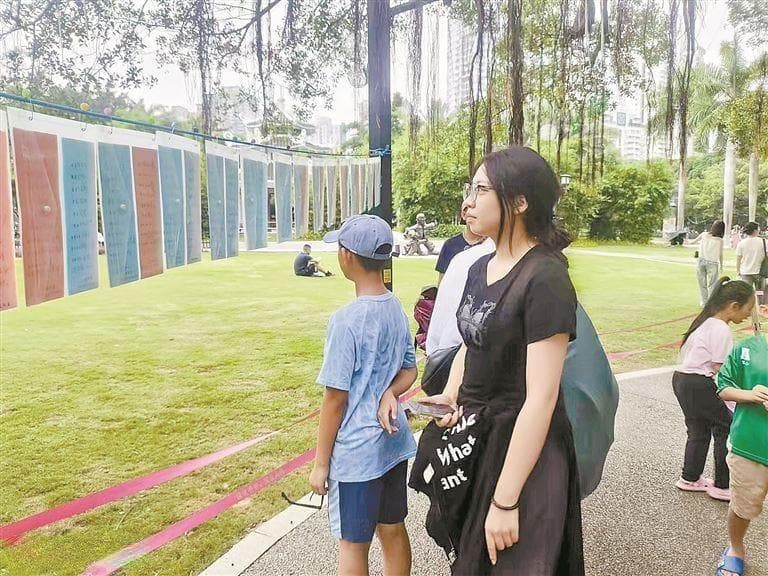 坐拥上亿别墅、年薪500万、天使投资人……豪门也来中山公园相亲角征婚？