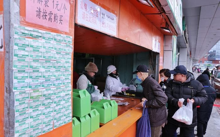 元宵售卖进入高峰，京城老字号增加人手压缩排队时间