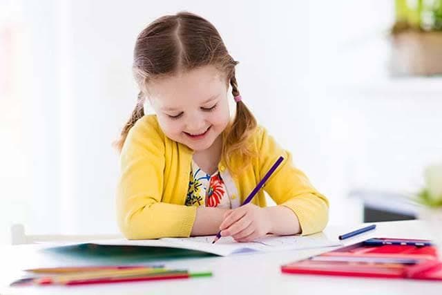 锻炼幼儿精细动作的手工制作：剪纸蝴蝶(图文教程)