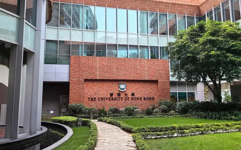 香港大学和新加坡国立大学哪个好？