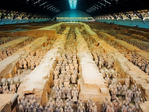 秦始皇陵：探索中国帝王的壮丽地下宫殿与兵马俑
