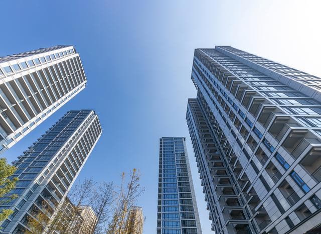 拆迁全面停止？2025年起，20年以上的老房子又将成为“抢手货”