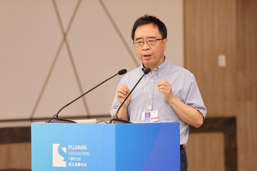 潘建伟院士预测“无条件安全”的全球量子通信网突破，量子星座与高轨卫星上路