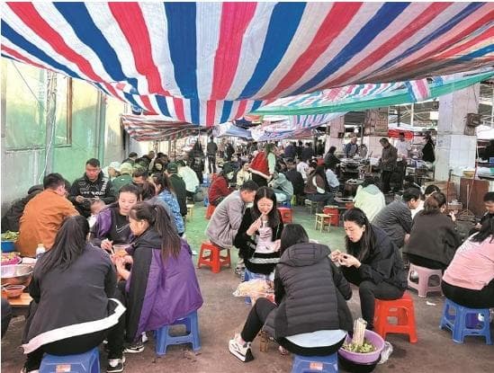 “打边炉”现象启示：如何实现乡村经济从“一点红”到“满堂红”