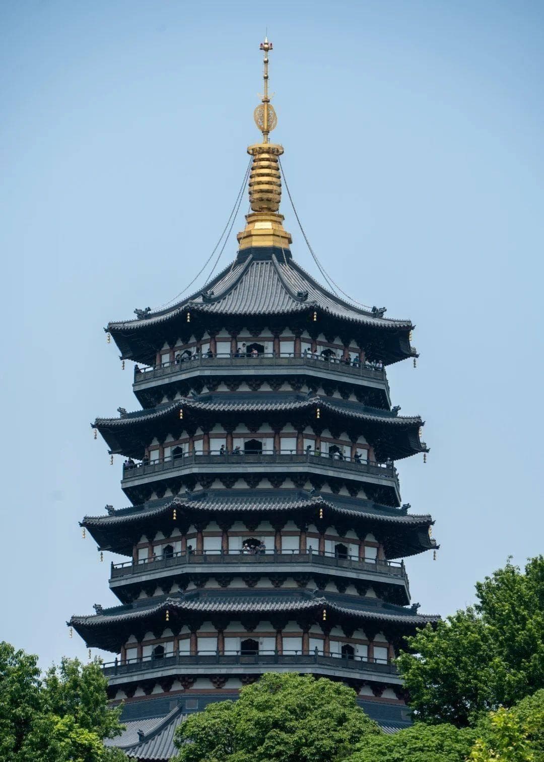 浙江雷峰塔：传奇与美景并存之地