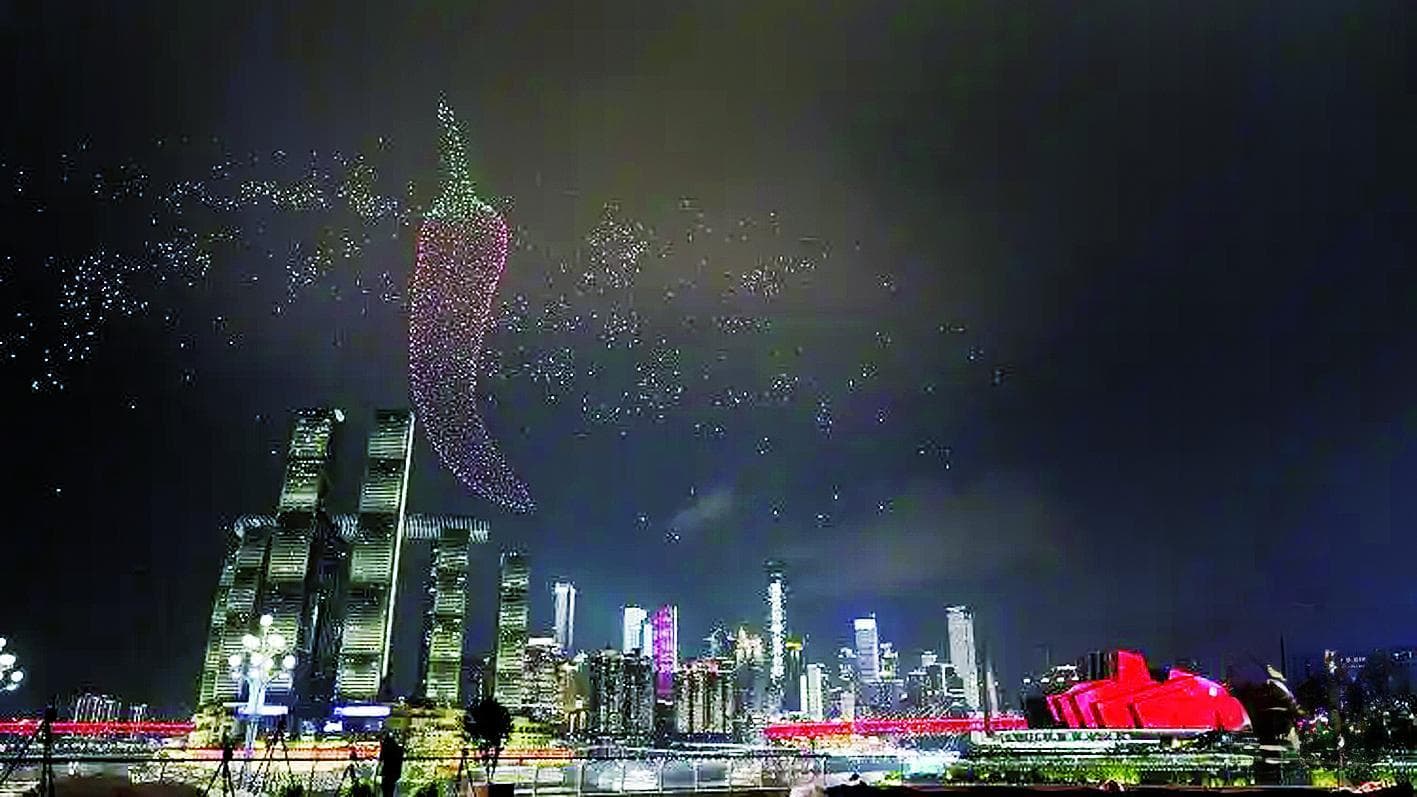 春晚重庆分会场无人机表演揭秘  2025台无人机造就重庆最“宠粉”演出