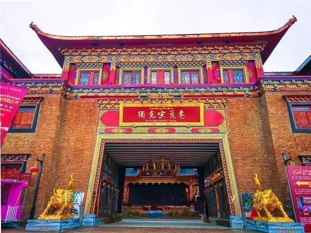 香格里拉独克宗花巷：藏文化体验第一街，非遗荟萃成网红打卡地