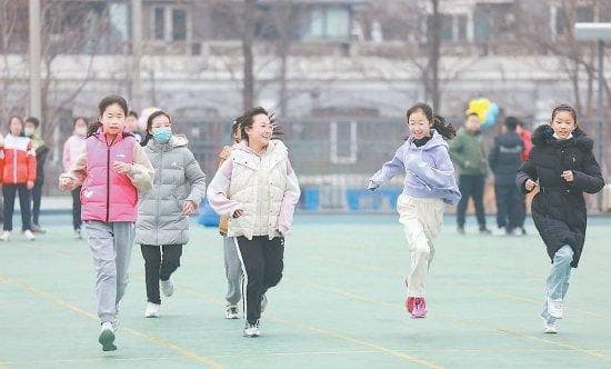 新学期中小学鼓励学生花式动起来