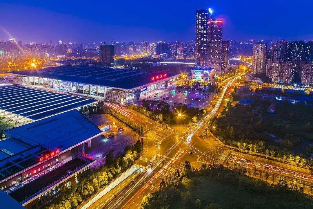 中国“夜生活丰富”的6个城市，美食多，凌晨2点还满街人，你去过几个？