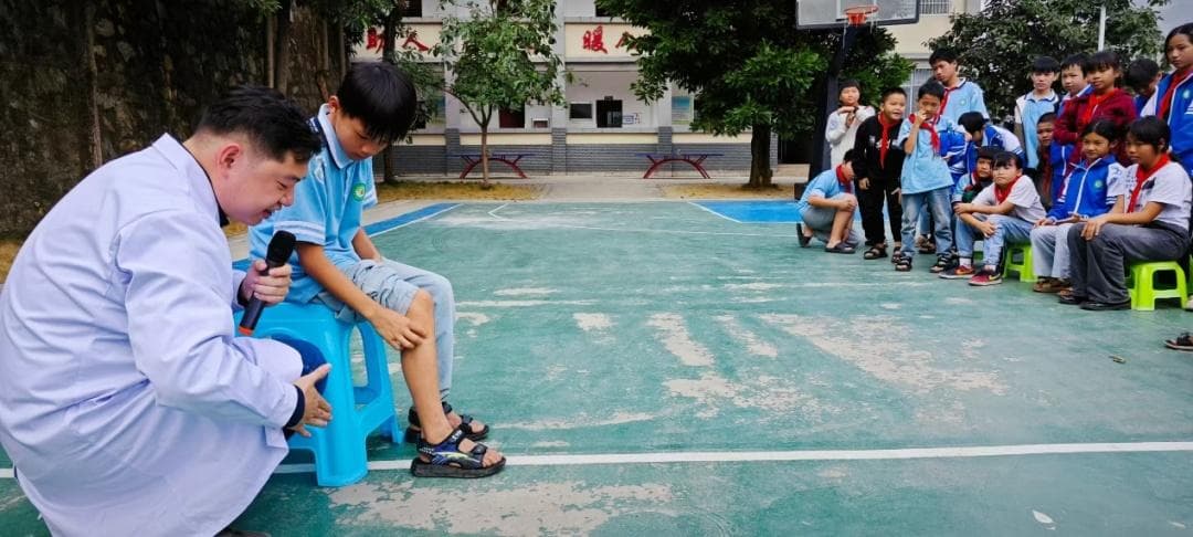 医疗帮扶 | 讲座＋义诊 长宁送医到金平