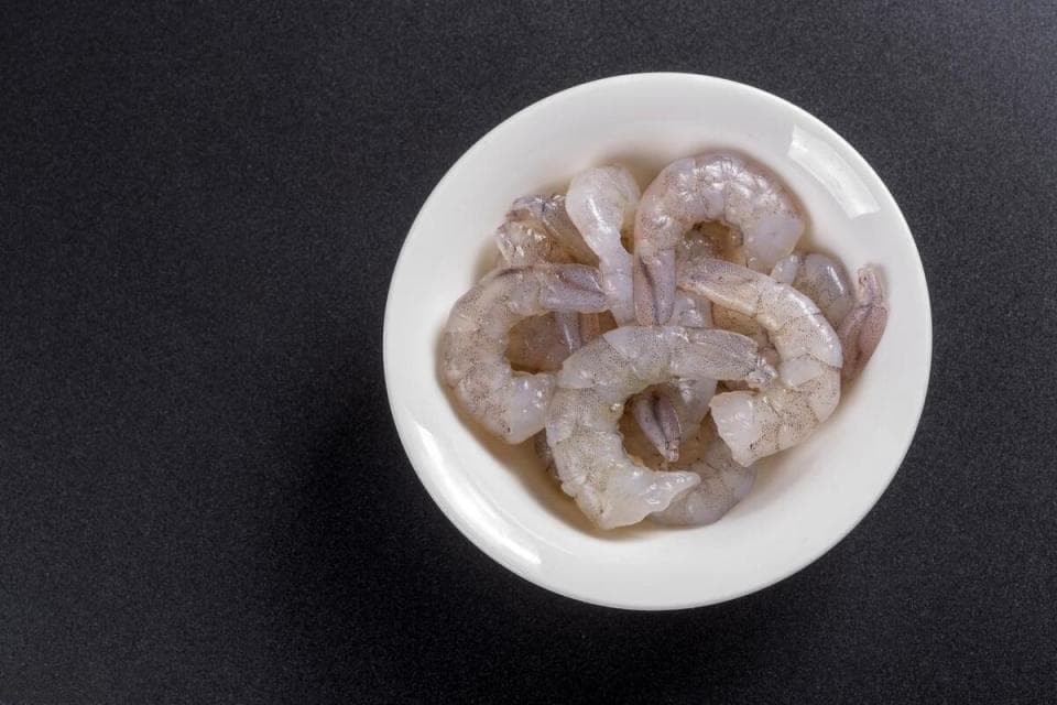 买虾仁时，怕超量保水剂和包冰增重？学会这4个技巧，再也不被坑