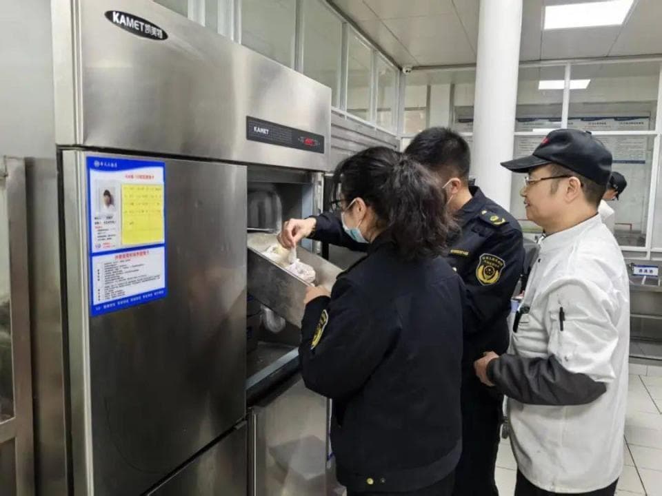 市市场监管局开展春节前食品安全专项检查行动