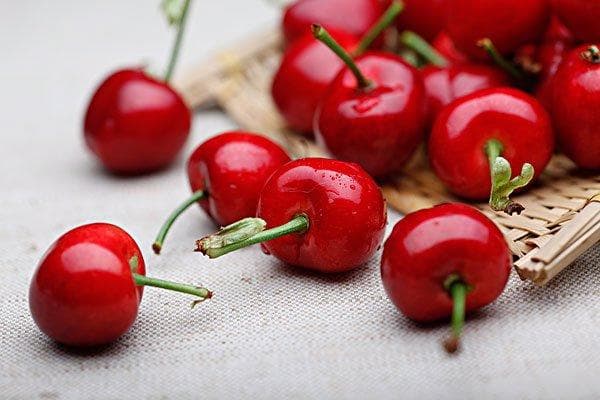 春节在家狂吃车厘子吃到进抢救室？这样吃才健康 →