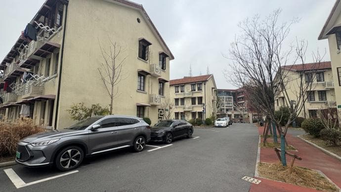 绕圈半小时找不到车位，“多格合一”破解小区停车难题