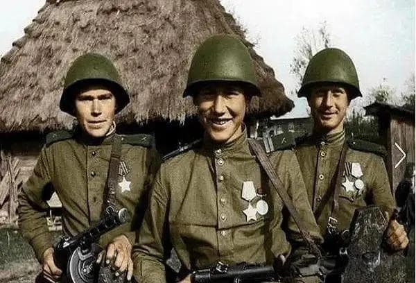 射速高、射程远、弹容量大：实战压制德国MP40的苏联波波沙冲锋枪