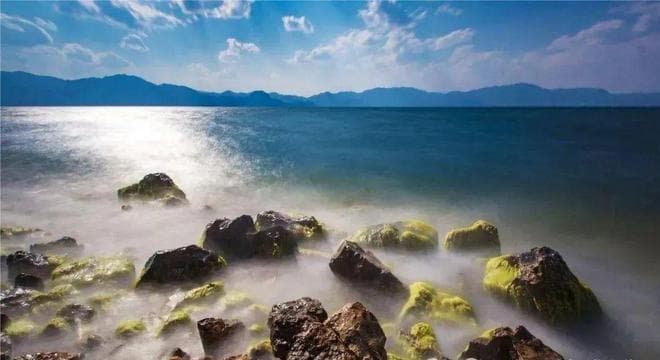 云南抚仙湖水下发现古城！有城墙、街道和建筑！据说航空禁飞