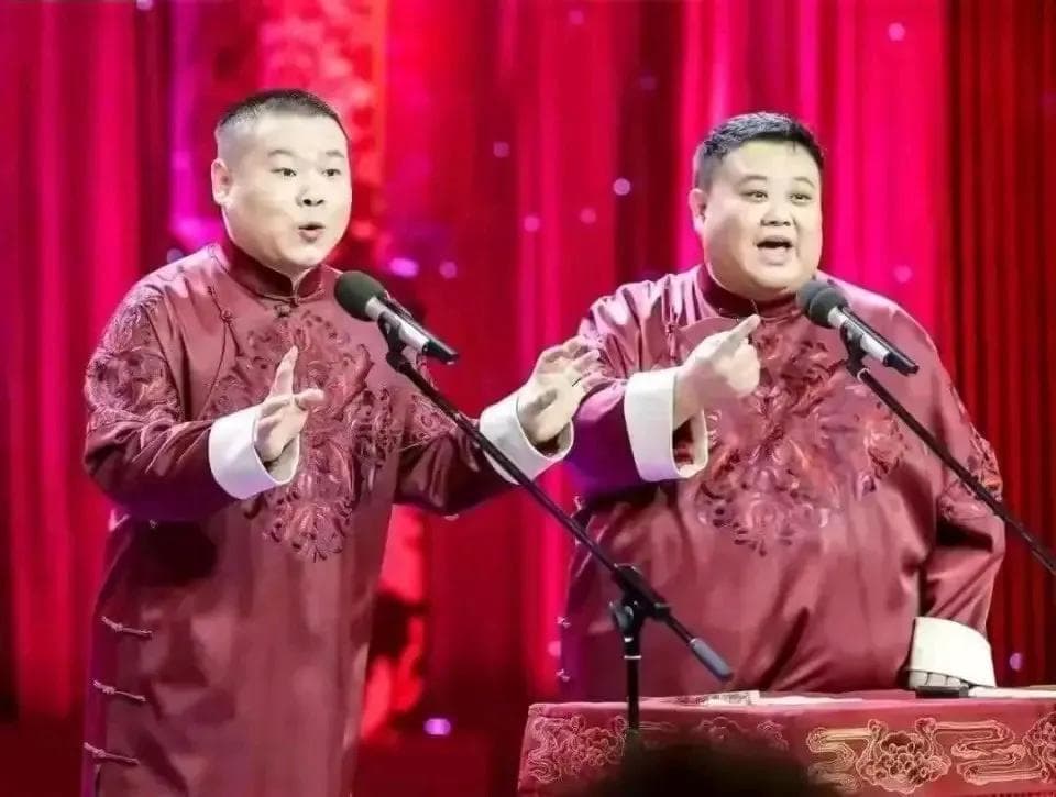 岳云鹏德云社春晚节目亮点揭秘：从跑调趣事到技术创新