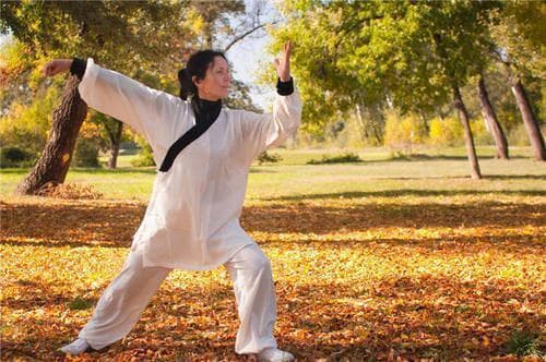 八段锦VS太极拳：一较高下