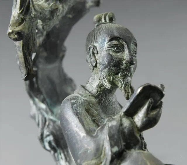 汉朝青铜镜有奇异现象，专家：古代黑科技，至今无法模仿