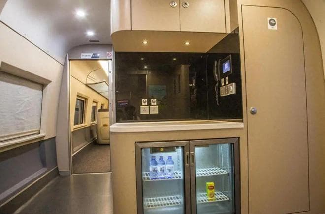 高铁餐车全攻略：位置分布、功能介绍及无座乘客实用指南