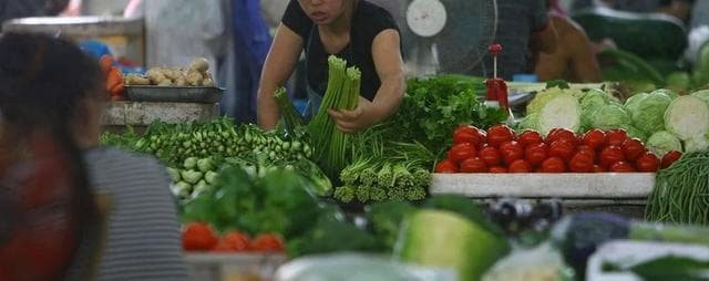 买茄子时，选长得好还是圆的好？记住这3点，就不会买错了