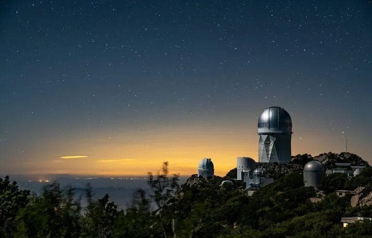 撕裂宇宙的暗能量，如果在减弱……？