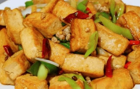 葱炒豆腐：简单美味的家常菜制作方法