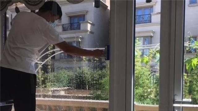 DIY窗户玻璃膜贴法：一步步教你如何避免气泡