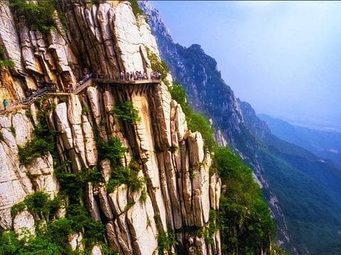 踏入嵩山，聆听历史的回响 🌄
