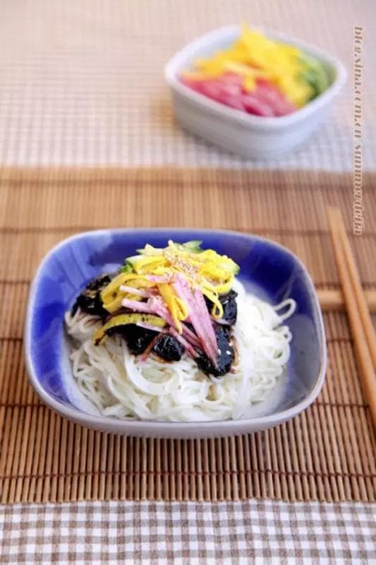 韩式炸酱面制作教程：源自中国的韩国特色美食