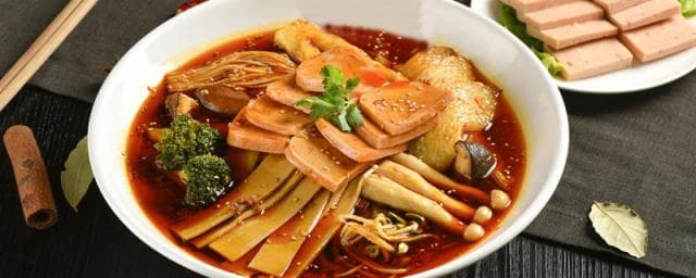自热火锅里的菜是熟的吗 自热火锅里面的菜健康吗