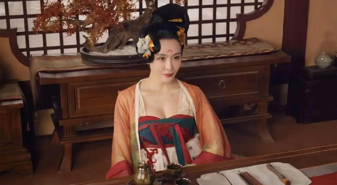 《唐诡》中的“抹胸裙”，历史上真的存在吗？
