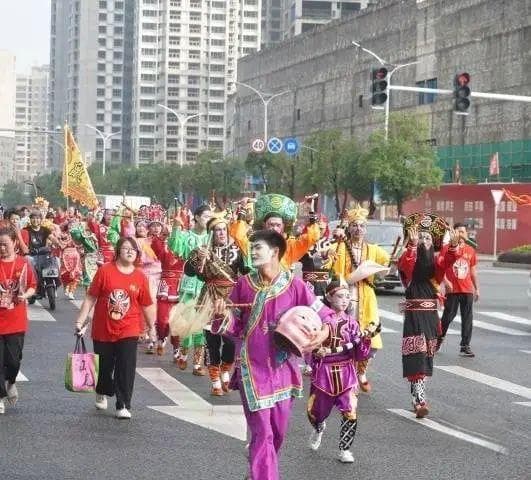 汕尾：一艘艘“狂飙”的龙舟，背后有哪些民俗？