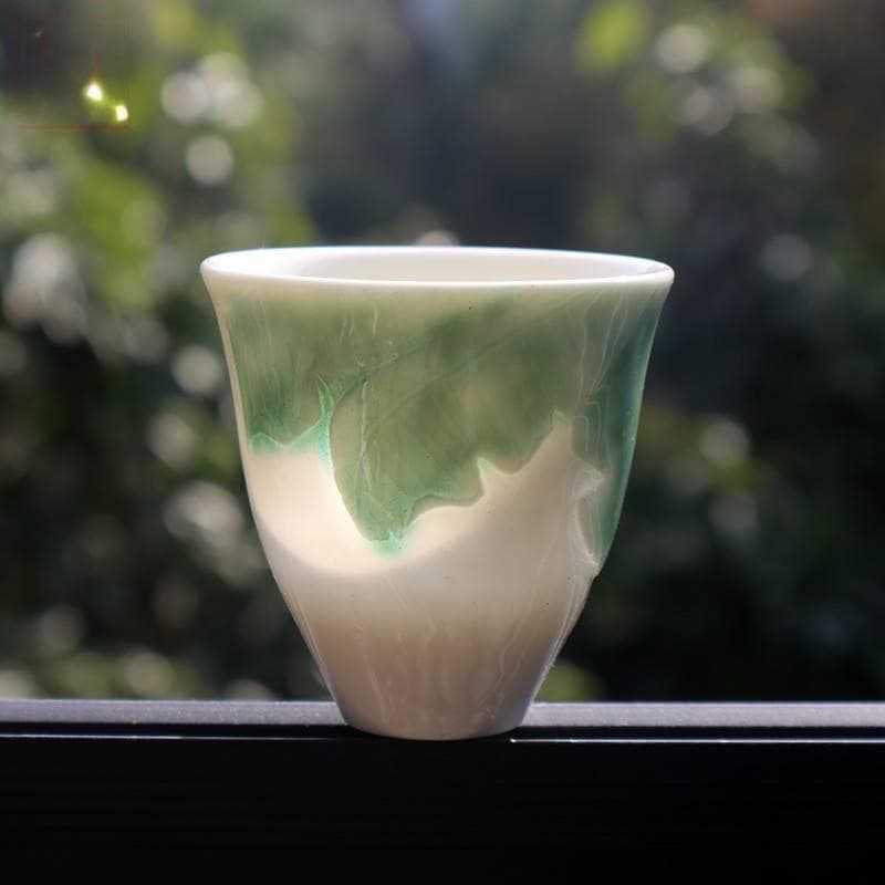 喝茶用陶杯子还是瓷杯子：一场材质与茶香的博弈
